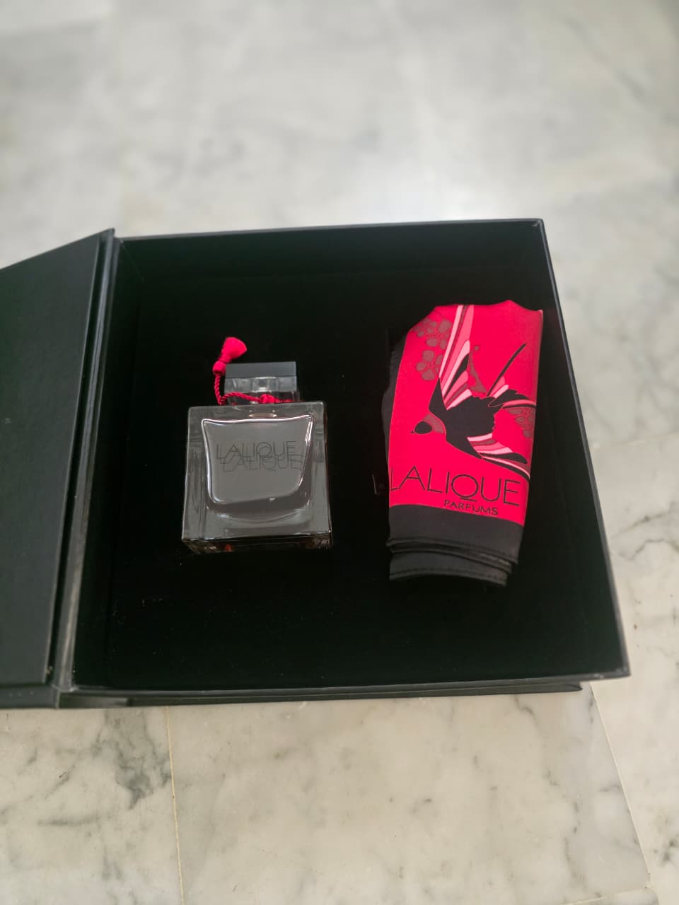 Lalique Le Parfum – Collector’s Edition Gift Set + Silk Scarf