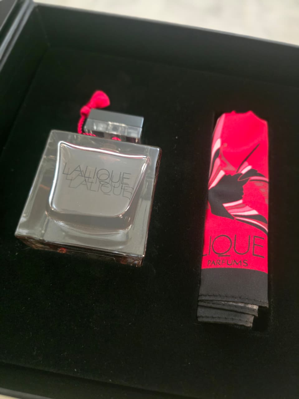 Lalique Le Parfum – Collector’s Edition Gift Set + Silk Scarf